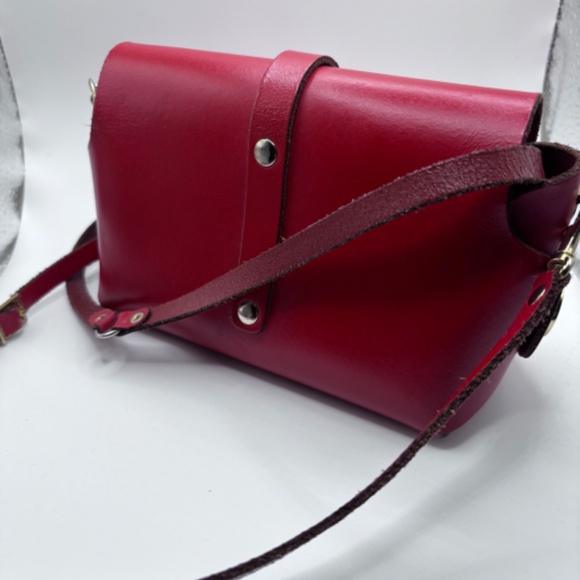 Red Leather bag - Picture 5 of 7